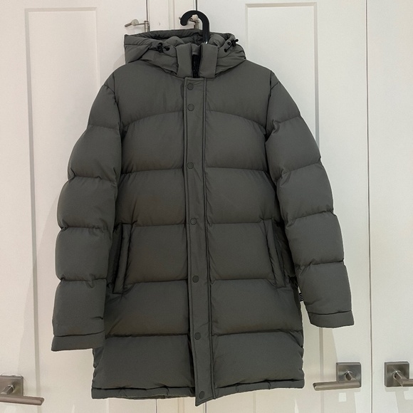 [SOLD] Aritzia The Super Puff Mid - Picture 4 of 7